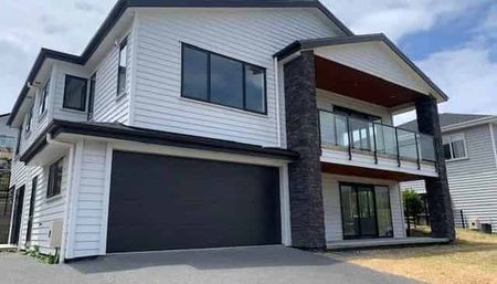 Low Maintenance, Executive Style Living - Photo 2