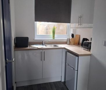 1 bedroom in a house share to rent - Photo 6