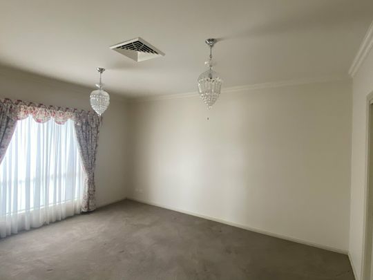 Family-Friendly Home for Rent in Dubbo - Photo 1