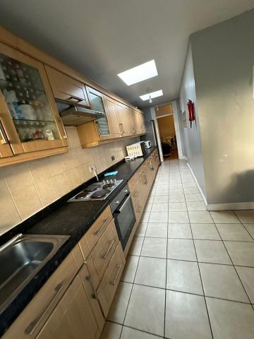 Room in a Shared House, Lawrence Road, E6 - Photo 2