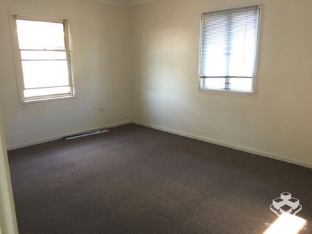 Unfurnished 3 Bedrooms Unit $690pw for Rent ( Bill Included) - Photo 2