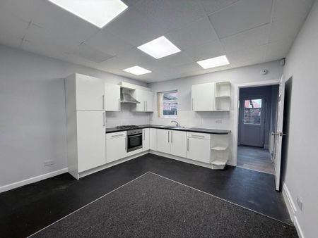 2 bedroom end of terrace house to rent - Photo 3