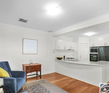 Fantastic townhouse! HOME OPEN SATURDAY 02 MAY AT 9.45AM SHARP! - Photo 3