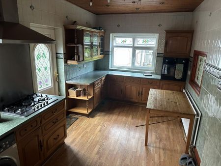 4 bedroom semi-detached house to rent - Photo 3