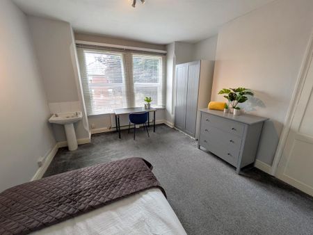1 bedroom in a flat share to rent - Photo 4
