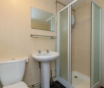 1 bedroom in a house share to rent - Photo 6