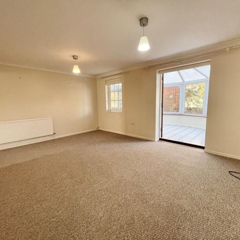 4 bedroom semi-detached house to rent - Photo 1