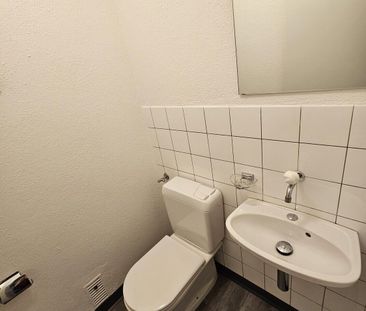 Central location – with countryside views - Photo 6