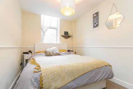 1 bed Flat for Rent - Photo 2