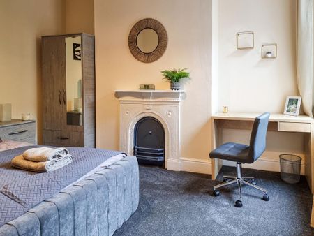 5 bedroom semi-detached house to rent - Photo 4
