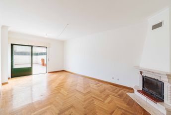 APARTAMENTO T2 NO ARNEIRO - CARCAVELOS