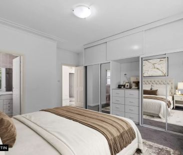 MGM MARTIN – A SPACIOUS, FOUR BEDROOM FRESHLY UPDATED FAMILY HOME - Photo 4