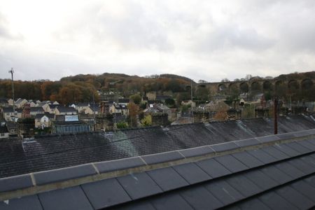 Wakefield Road, Denby Dale - Photo 3