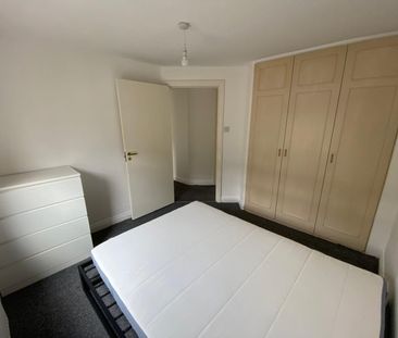 Room in a Shared Flat, Harmsworth Mews, SE11 - Photo 2