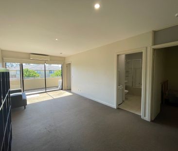 Partly Furnished 2 Bedroom Apartment in the Monash Green Estate - Photo 1