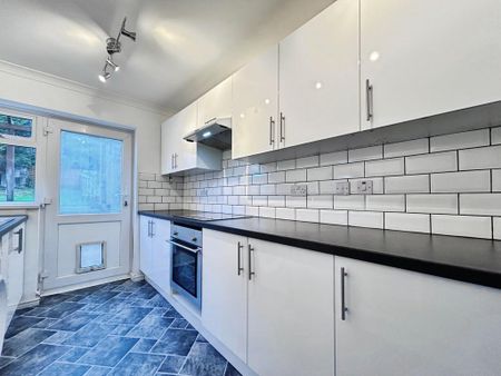 3 bedroom terraced house to rent - Photo 5