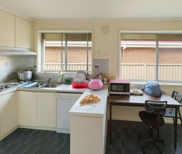 Charming 3-Bedroom Home for Rent in Dandenong North - Photo 1