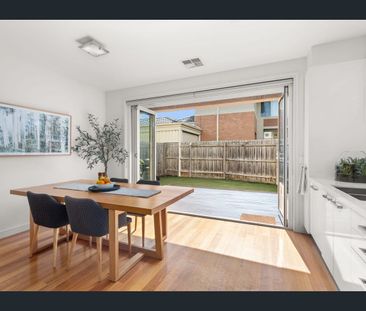 Stunning Two-Bedroom Home in Prime Location - 6 Months Lease Only - Photo 2