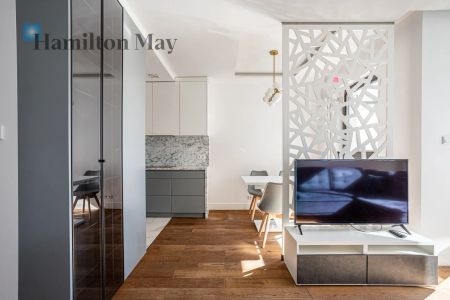 Ciche mieskzanie przy metrze - Фото 3