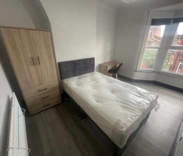 4 bedroom end of terrace house to rent - Photo 1