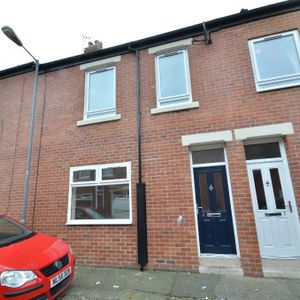 3 bedroom terraced house to rent - Photo 3