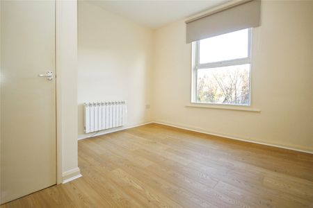 Dagnall Park, South Norwood, UK, SE25 5PL - Photo 3