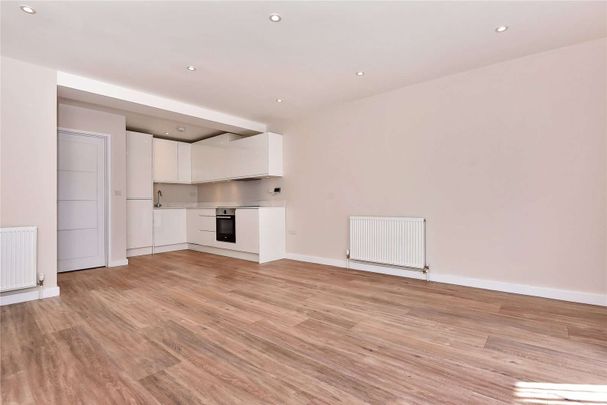 A stylish and contemporary home in historic Otford village. - Photo 1