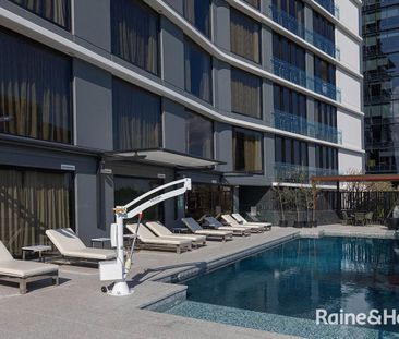 Furnished Executive Apartment in Prime Location - The Emporium! - Photo 2