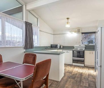 Spacious 3 Bedroom on JFK - Photo 3