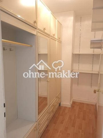 Uninähe, 2 Zimmer, Wohnküche, Einbauküche, begehbarer Kleiderschrank,Gartennutzung, Fernblick...... - Photo 2