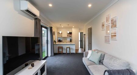 Modern Two-Bedroom Townhouse for Rent in Prime Johnsonville Location! - Photo 4