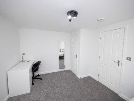 246 Hubert Road - Photo 5