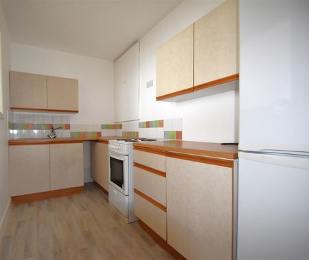 2 Bed Flat - Conversion - Photo 5