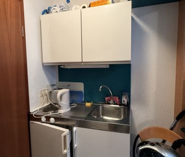 Möbliertes 1 Zimmer Apartament mit Einbauküche am Volkspark für Pen... - Photo 2