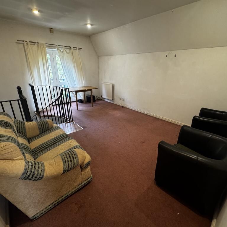 3 bedroom flat to rent - Photo 1