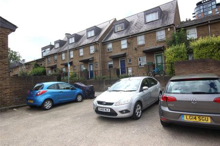 4 bedroom end of terrace house to rent - Photo 2