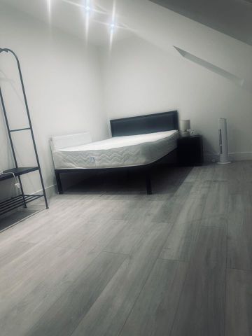 5 Bed Semi-Detached House, Hill House Road, SW16 - Photo 2