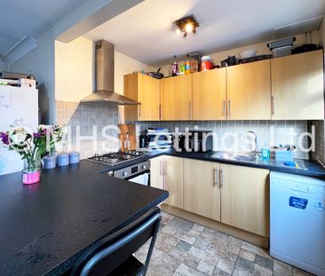 3 Bedroom Mid Terraced House for rent in Mayville Avenue - Photo 4