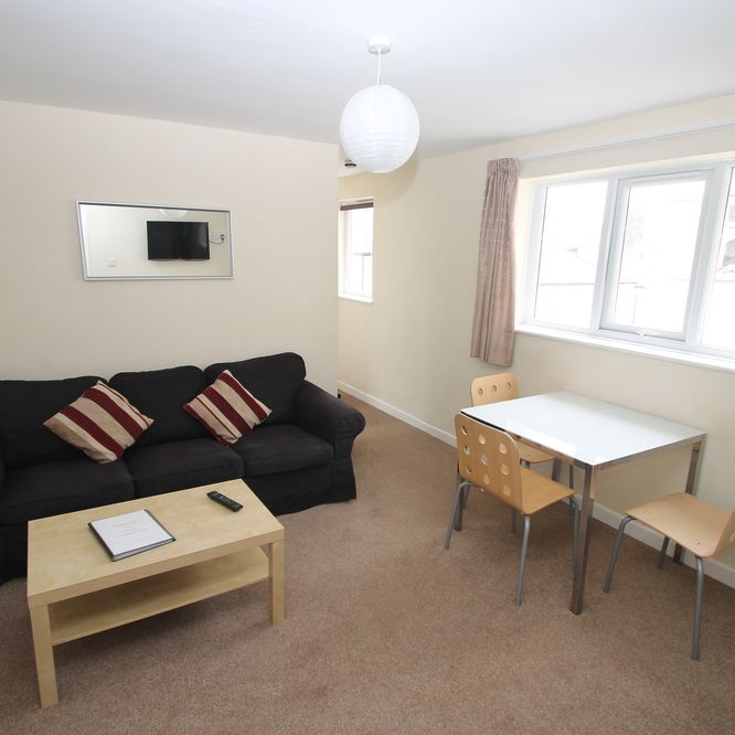 3 Bedroom | 12 Hastings Street, Top Floor Flat, PL1 5BA - Photo 1