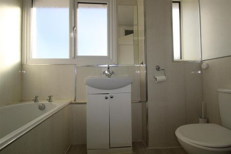 2 bedroom semi-detached house to rent - Photo 4