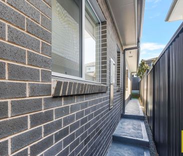 BRAND-NEW ONE-BEDROOM GRANNY FLAT | MODERN LIVING | BEAUTIFULLY LANDSCAPED - Photo 1