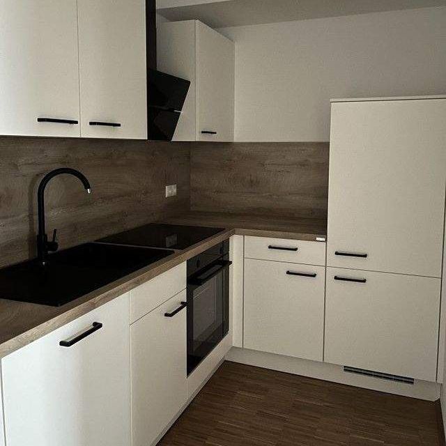 Charmante Neubauwohnung im Erstbezug mit Balkon, EBK und Fußbodenheizung! Lift! - Foto 1