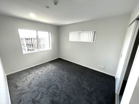 RARE MODERN PENTHOUSE - SPACIOUS & CENTRAL - Photo 2