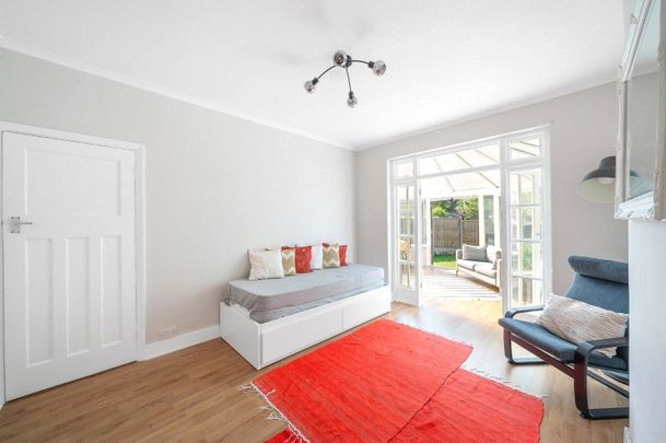 Cannon Hill Lane, London, SW20 ground floor flat to rent - Photo 1