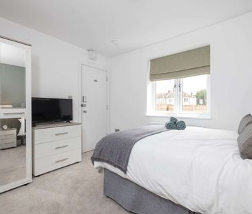 Burnell Avenue Room 5 - Photo 1