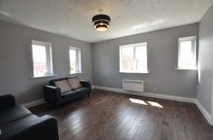 2 bed Flat for Rent - Photo 1