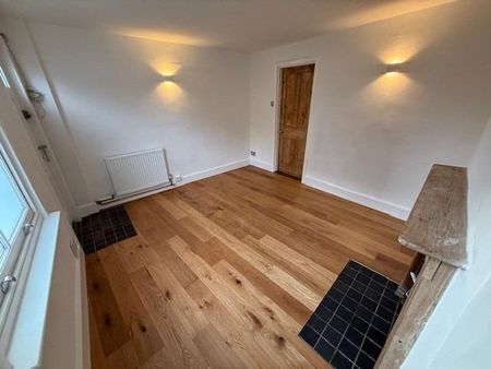 2 bedroom end of terrace house to rent - Photo 2