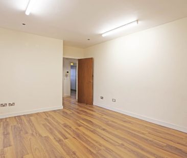 Price £1,600 pcm - Available Now - Unfurnished - Photo 4