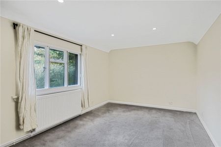 A Grade II Listed 2 bedroom semi detached character cottage in an attractive village location. - Photo 5