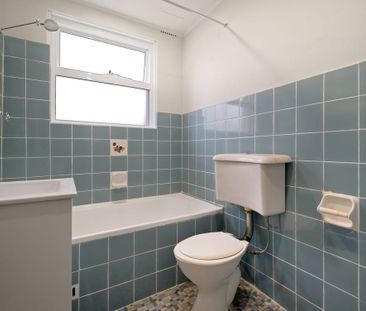 Vibrant 2 Bedroom Unit in Leichhardt - Photo 6